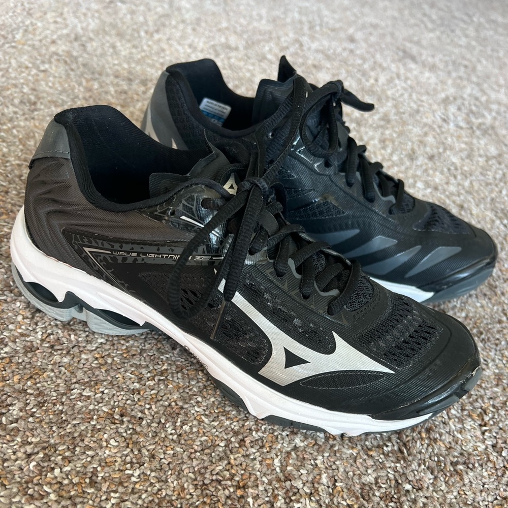 Mizuno Wave Lightening Volleyball Shoe Size 8